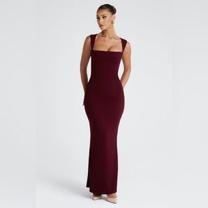 HELENA MAXI DRESS - CHERRY LACQUER 

Boohoo Deep Red Maxi Dress